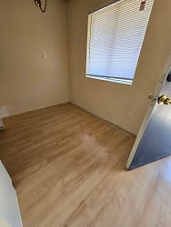 Large 1, 2 And 3 Bedrooms Apartments Available! All Utilities Including Electric Included In The Ren - Phoenix, AZ