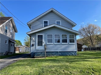 546 Thelma Ave - Akron, OH