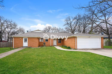 615 W Hillcrest St - undefined, undefined