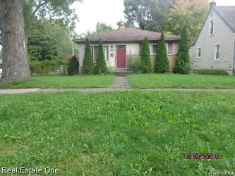 20248 Powers Ave - Dearborn Heights, MI