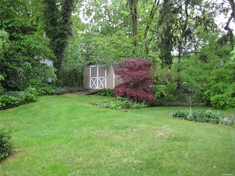 18 Greenwich Rd - Smithtown, NY