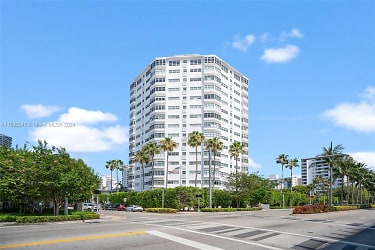 1881 Washington Ave #6D - Miami Beach, FL