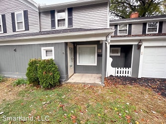 3923 Bluestone Rd - Cleveland Heights, OH