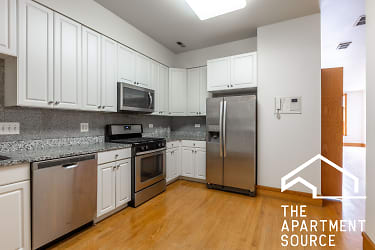 502 N Milwaukee Ave unit 2F - Chicago, IL