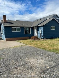 1010 SE Elm St - Dundee, OR