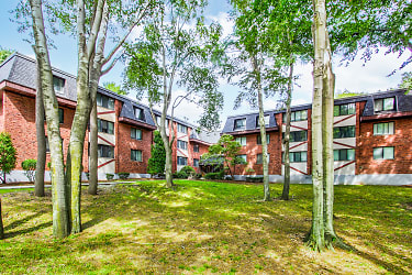 Woodcliff Estates Apartments - East Hartford, CT