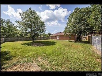 1535 Southern Hills Dr - Conway, AR