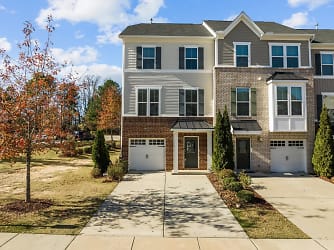 709 Suffield Way - Cary, NC