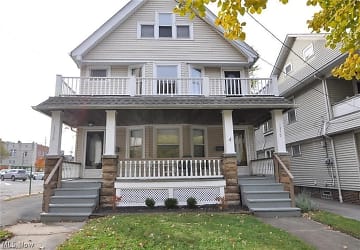 1370 St Charles Ave - Lakewood, OH