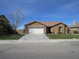 517 W Ave H 13 - Lancaster, CA