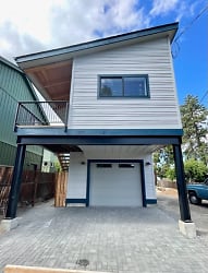 1355 NW Hartford Ave unit 2 - Bend, OR