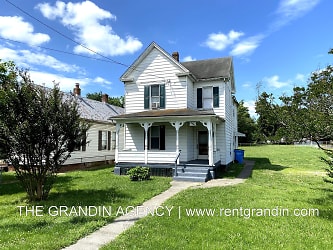 909 13th St SE - undefined, undefined