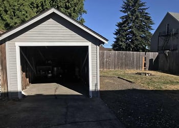 230 NW 13th St - Corvallis, OR
