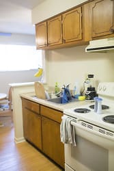 2044 9th St Apartments - Coralville, IA