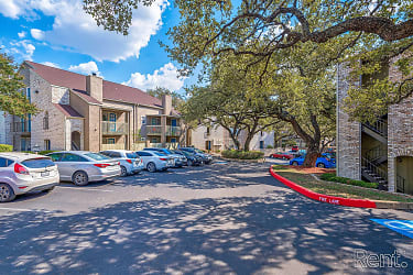 Deer Oaks Apartments - San Antonio, TX