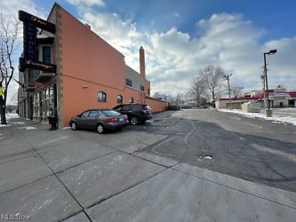 11609 Detroit Ave - Cleveland, OH