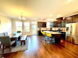 4024 Robious Ct - Cary, NC