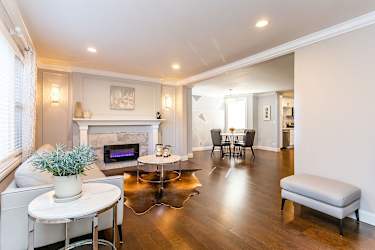 6252 N Nagle Ave - Chicago, IL