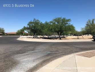 6931 S Blueeyes Dr - Tucson, AZ