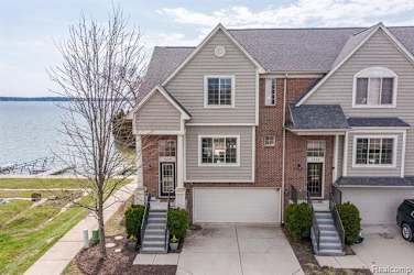 1520 Wayward Dr - Sylvan Lake, MI