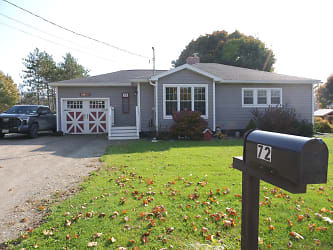 72 Exeter Rd - Corinth, ME