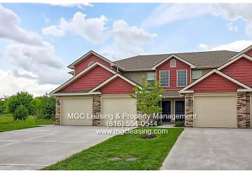 2100-2106 Hickoryleaf Ln - Raymore, MO