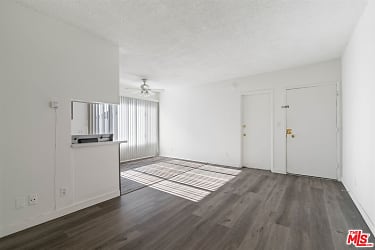 3766 S Canfield Ave #8A - Los Angeles, CA