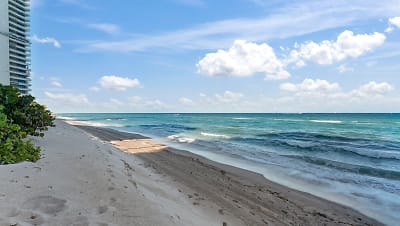 5480 N Ocean Dr #A 10C - Riviera Beach, FL