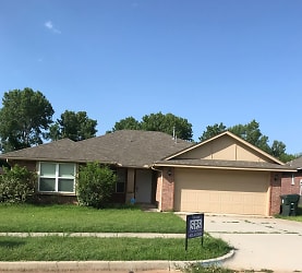 9312 Peachtree Ln - Midwest City, OK