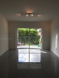 4540 NW 107th Ave #303-11 - Doral, FL