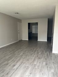9401 Thistlewood Ct unit A-C - Bakersfield, CA