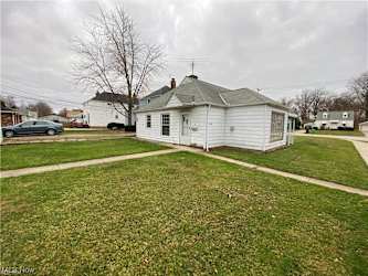26090 Oriole Ave - Euclid, OH