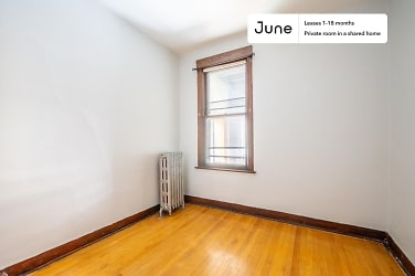 Room for rent. 1223 West Gunnison Street - Chicago, IL