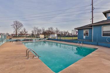 Pool 2.jpg