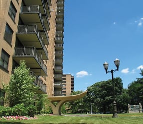 Country Club Towers Apartments - Clifton, NJ