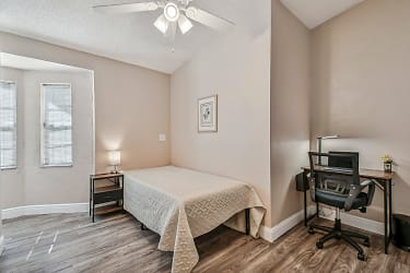 Room For Rent - Deltona, FL