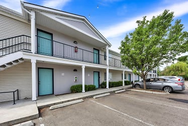 1 Month Free! Selkirk Apartments - Boise, ID