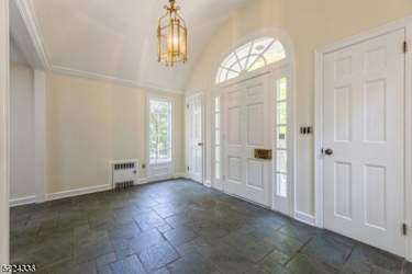 7 Norcroft Rd - Essex Fells, NJ