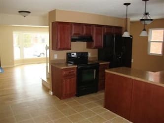 3924 Warrendale Rd - South Euclid, OH