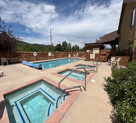 Ski Town Apartments - Walk Downtown, Jump In The Pool Or Soak In The Hot Tubs, Steamboat Springs Loc - Steamboat Springs, CO