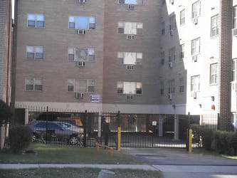 7616 S. Shore Drive Apartments - Chicago, IL