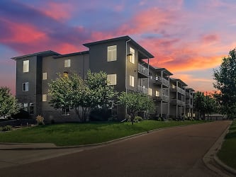 MacArthur Square Apartments - Sioux Falls, SD