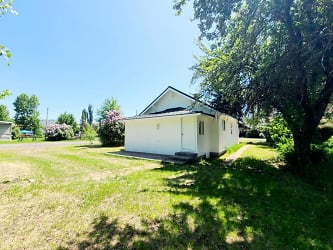 304 S Wasco Ave - Chiloquin, OR