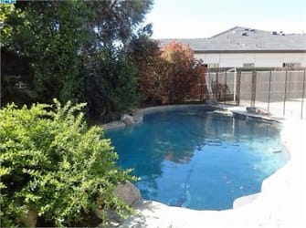 2563 Sand Hills Ave - Tulare, CA
