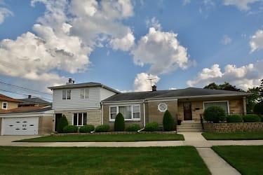 819 N 17th Ave Apartments - Melrose Park, IL