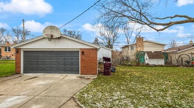 343 Carey Ct - Chicago Heights, IL