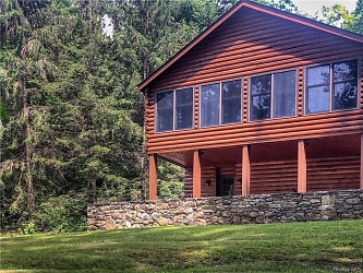 559 Quaker Hill Rd - Pawling, NY