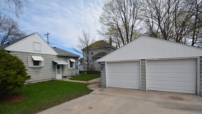 32 10th St NW - Rochester, MN