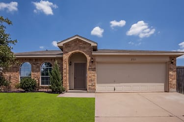 2717 Brea Canyon Rd - Fort Worth, TX