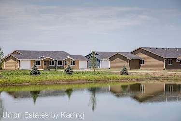 502 Cody Dr - Stuart, IA